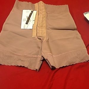 Short faja moldeadora size M